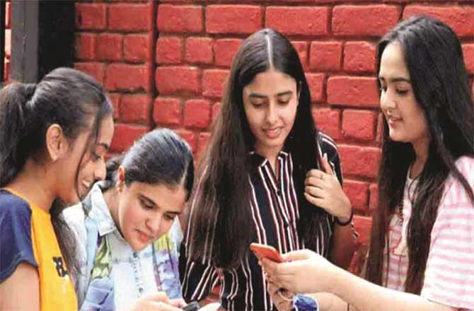 ایچ ایس سی کے رزلٹ کا فی الحال کوئی سرکیولر جاری نہیں ہوا ہے 